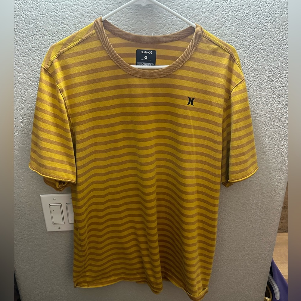 Men’s xl yellow stripped Hurley shirt